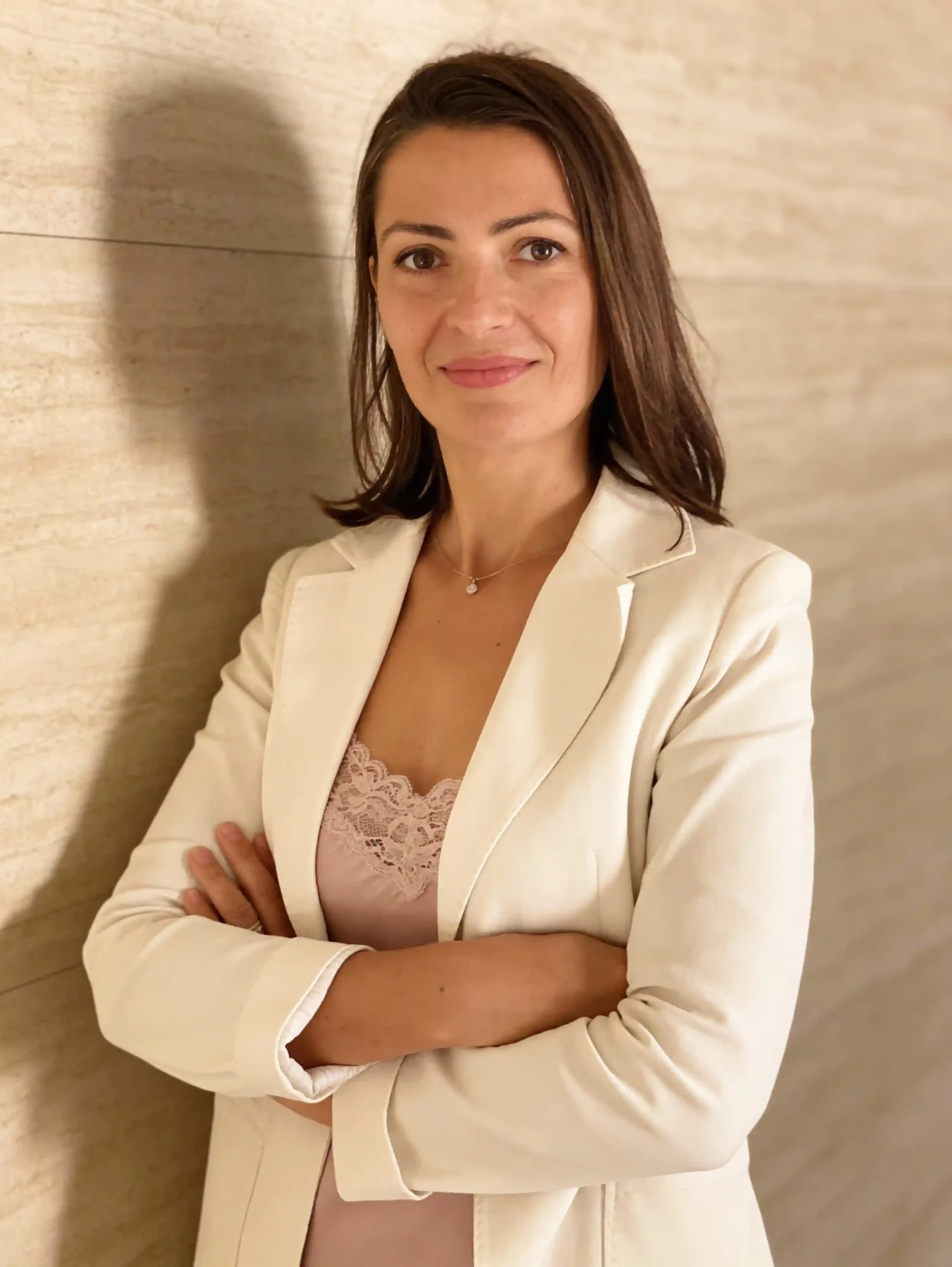 como-trabajo-01 Neurocirujanos especialistas en cirugía de columna mínimamente invasiva en España (Santander).